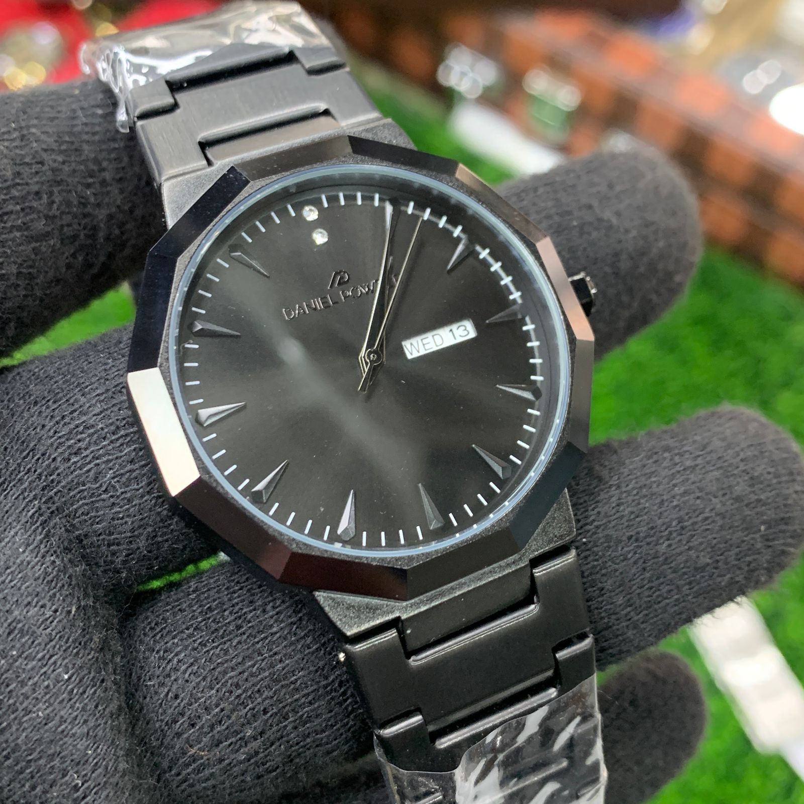 YW - Premium Full Black Watch