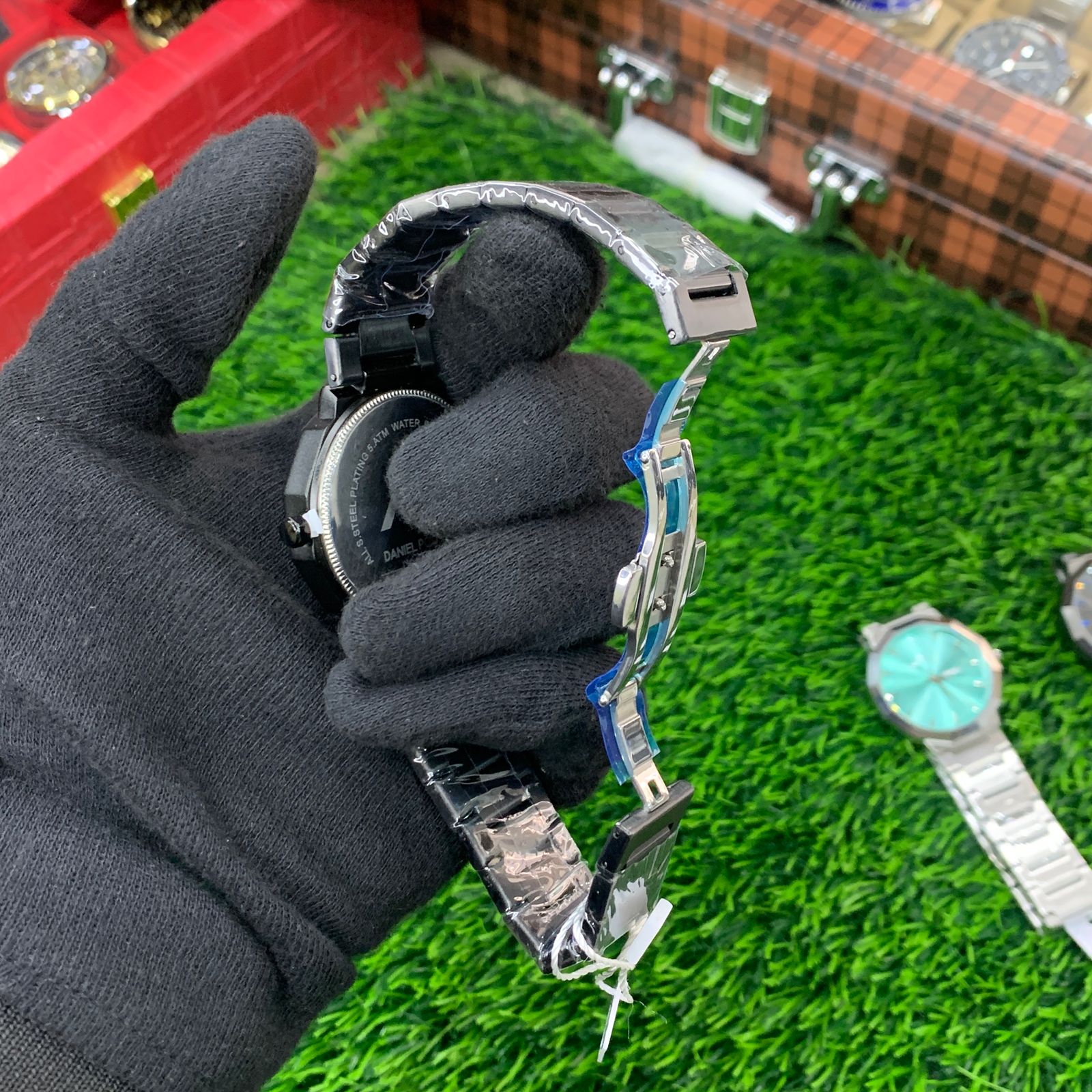 YW - Premium Full Black Watch