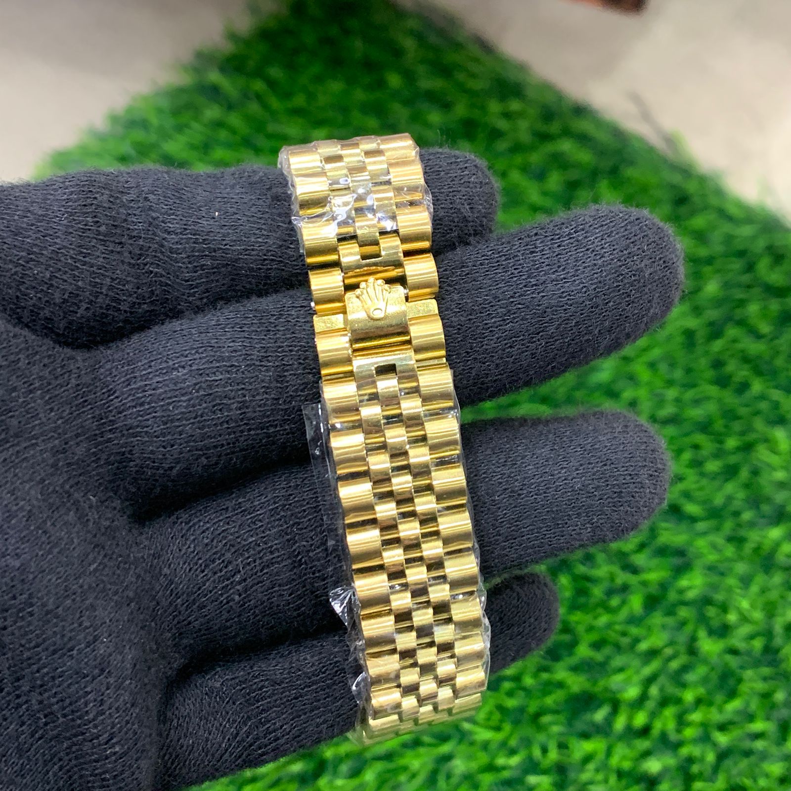 YW - GMT Golden chain with Black Dial Watch